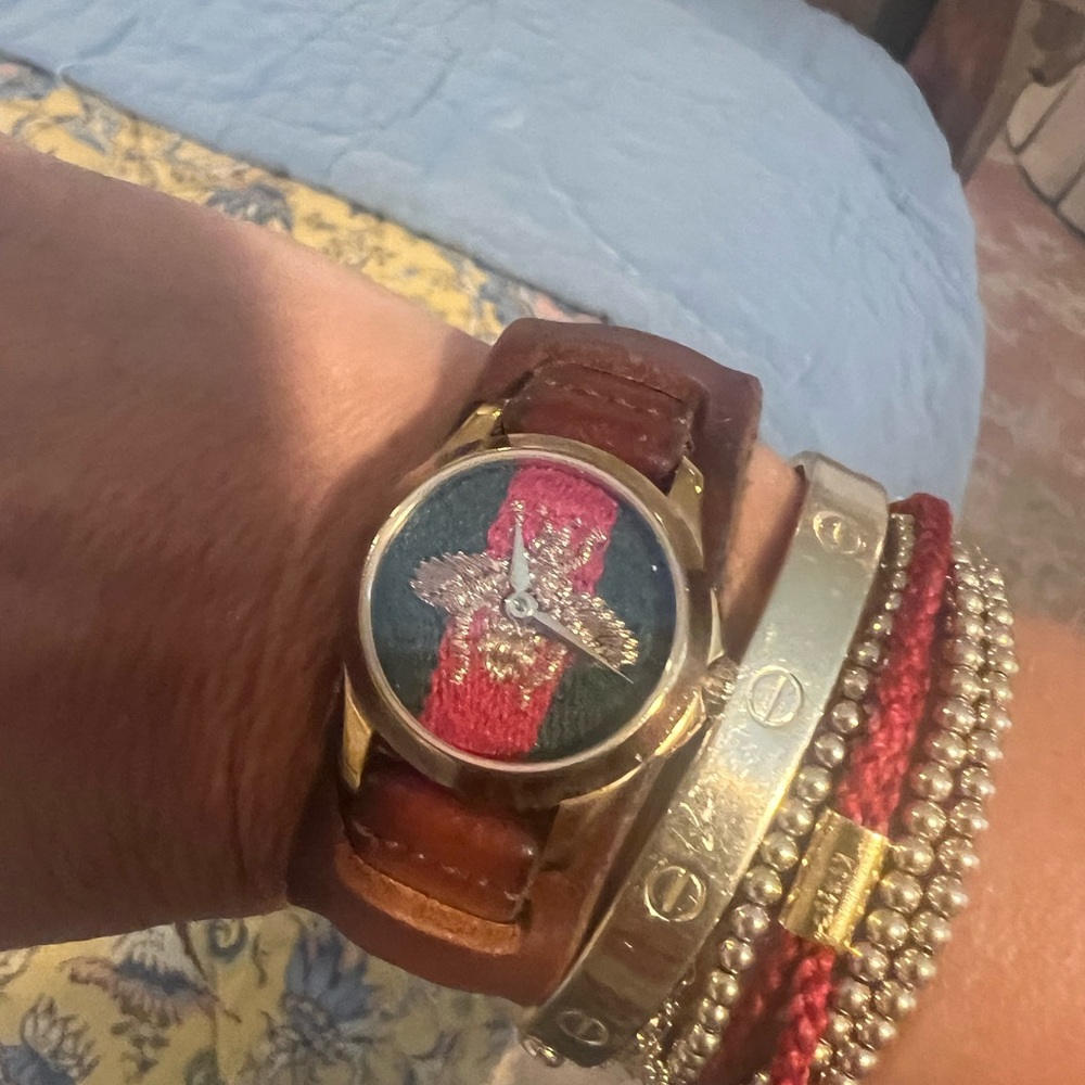Authentic women’s Gucci watch brown leather.